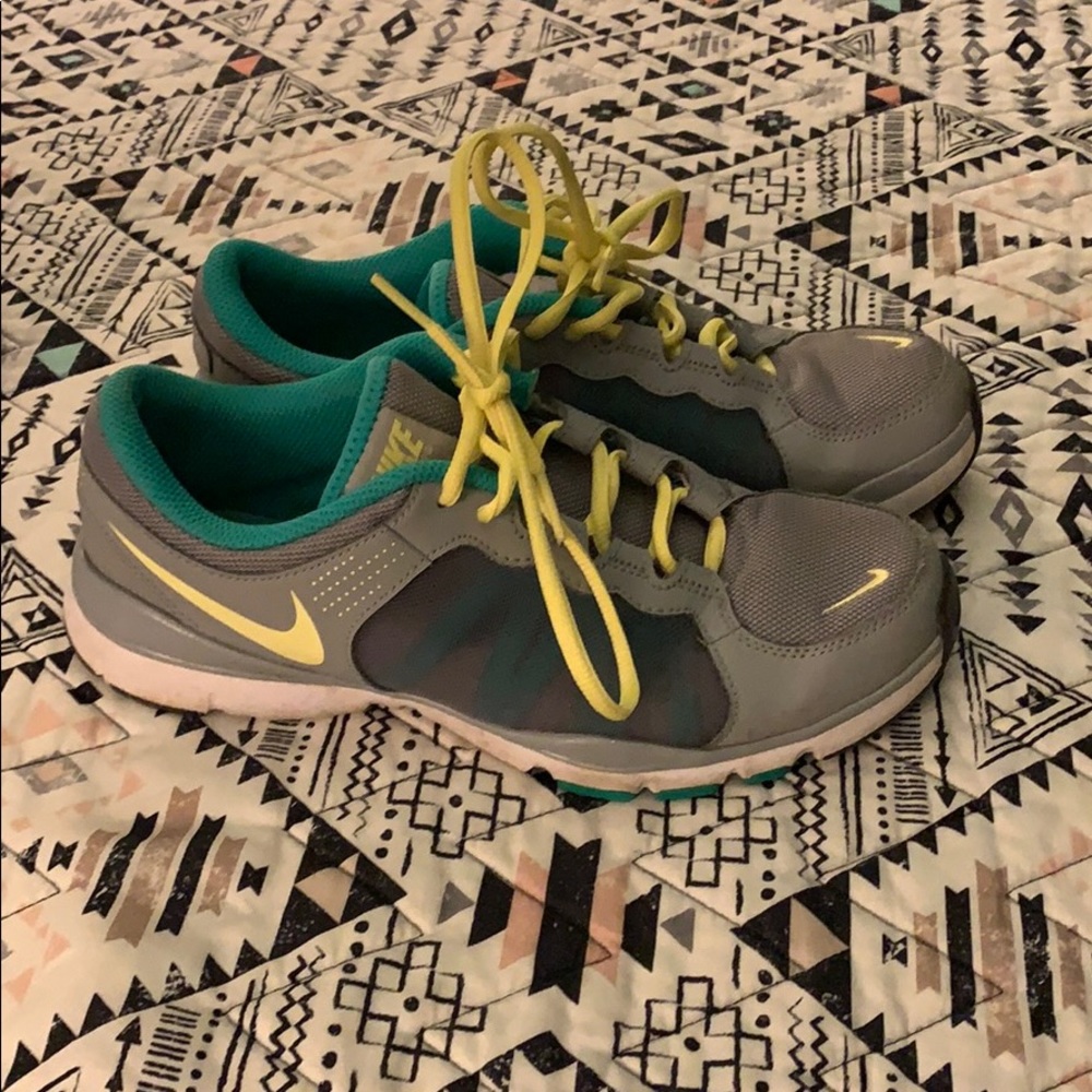Nike shoes training flex size 8 very nice